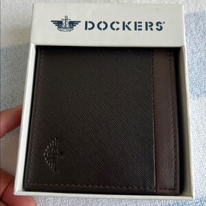 NWT Dockers‎ Men's Handcrafted Brown Bifold Wallet In Box